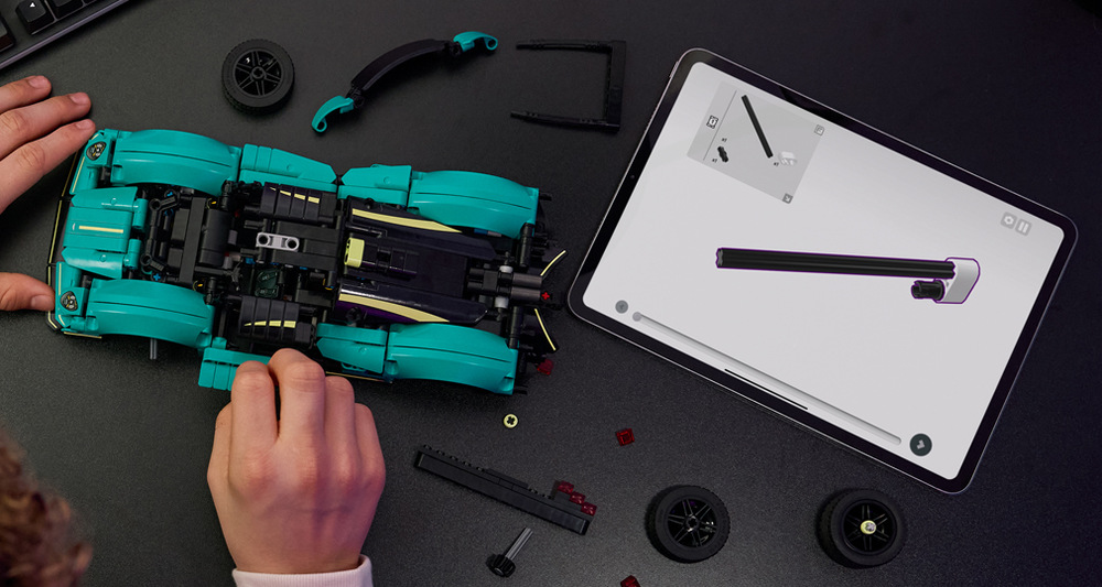 Stavebnica LEGO® Technic 42208 Aston Martin Valkyrie Dvanásťvalcový motor s pohyblivými piestami, diferenciál a riadenie umožňujú deťom skúmať princípy fungovania techniky.