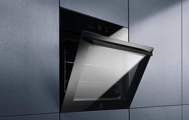 Rúra Electrolux 800 SENSE KOEBP39Z čierna