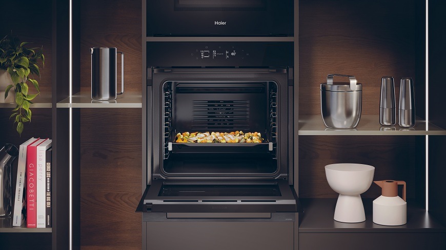 otvorená rúra Haier H6 ID46G5SHTB s pokrmom vnútri