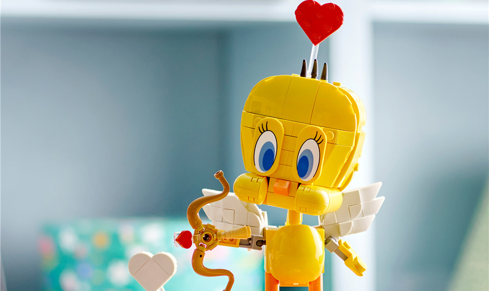 Stavebnica LEGO® Looney Tunes™ 40824 Roztomilý Tweety Hotový Tweety meria cez 17 cm a poslúži ako výrazná dekorácia do spálne, obývacej či detskej izby