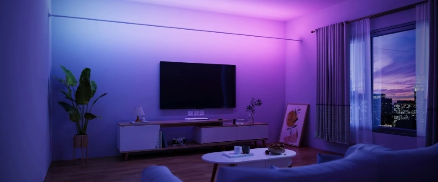 Plynulé farebné prechody na stene vďaka pásku Govee Skyline RGBICWW