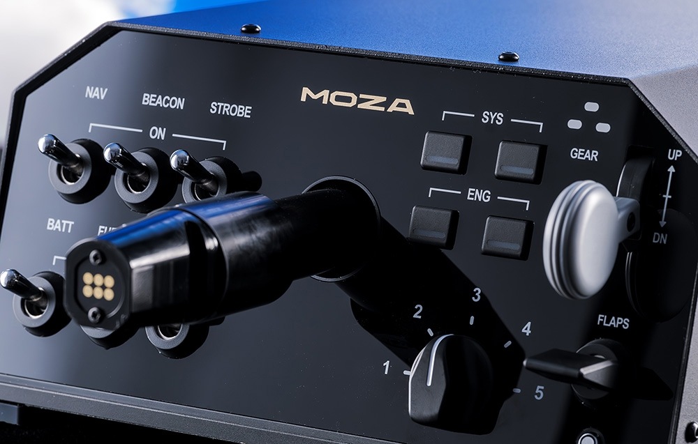 Moza Racing AY210 ťaží z prvotriedneho spracovania