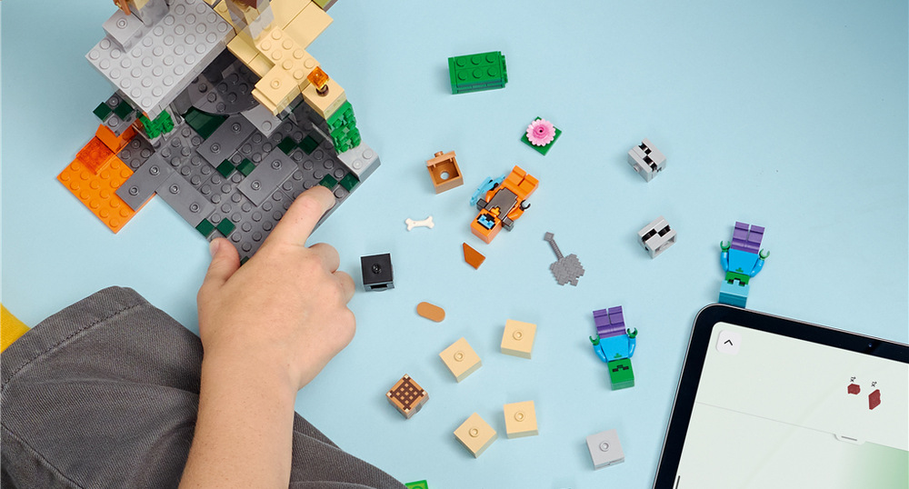 Stavebnica LEGO® Minecraft® 21587 Zombie kobka Otočná komora umožňuje nečakane vypustiť tri zombie a ďalšie postavy do nových súbojov a dobrodružstiev.