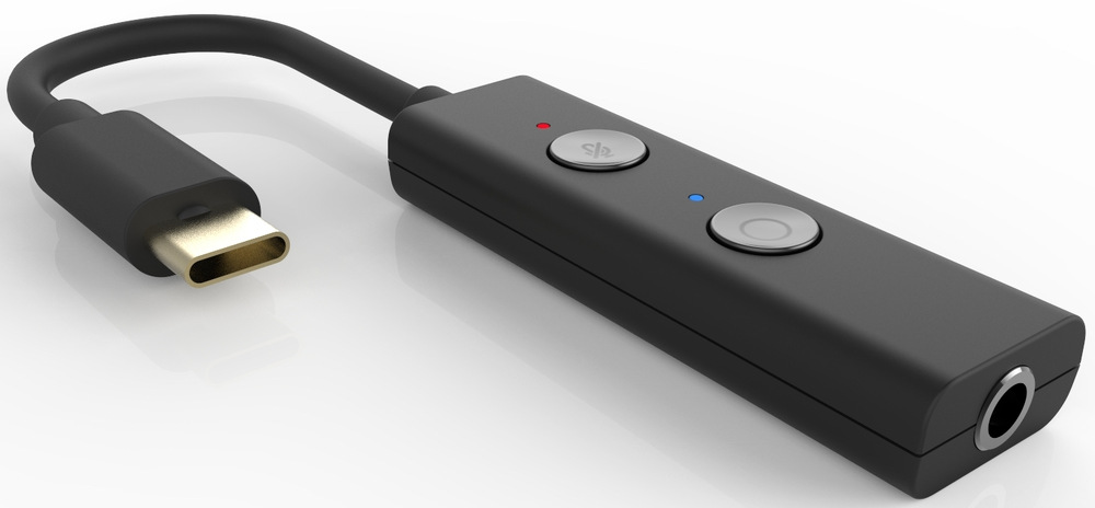 Zvuková karta Creative Sound Blaster Play! 4 Na snímke je zachytená karta. Čierna obdĺžniková krabička s dvoma tlačidlami a diódami - červenou a modrou. Zo spodnej strany krabičky je 3,5 mm port na pripojenie slúchadiel, z druhej strany je kábel, ktorý má na svojom konci USB konektor.