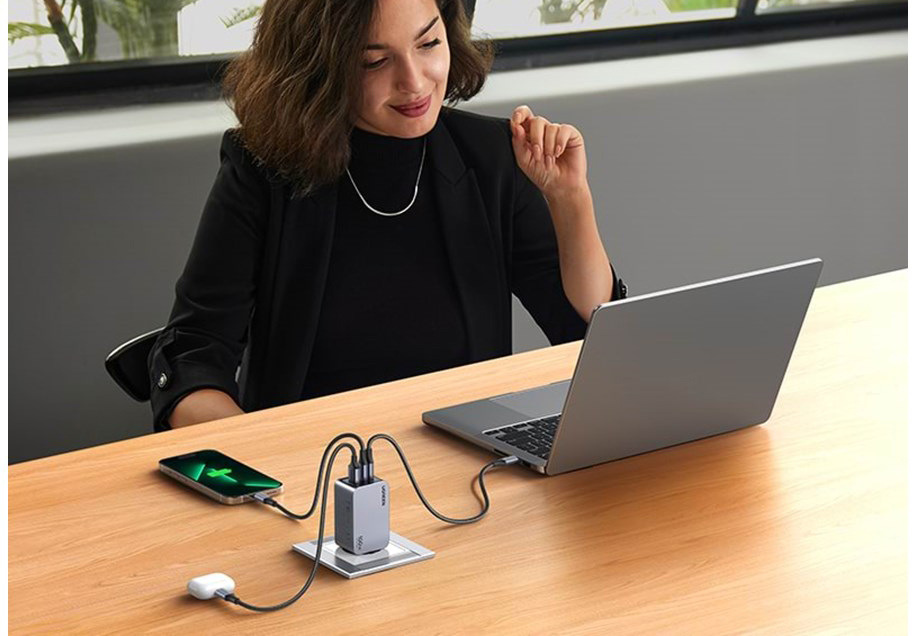 Nabíjačka do siete UGREEN Nexode Pro 100 W GaN, 1x USB. 2x USB-C sivá Nabíjačka do siete UGREEN Nexode 100 W GaN, 1x USB. 2x USB-C - šedá