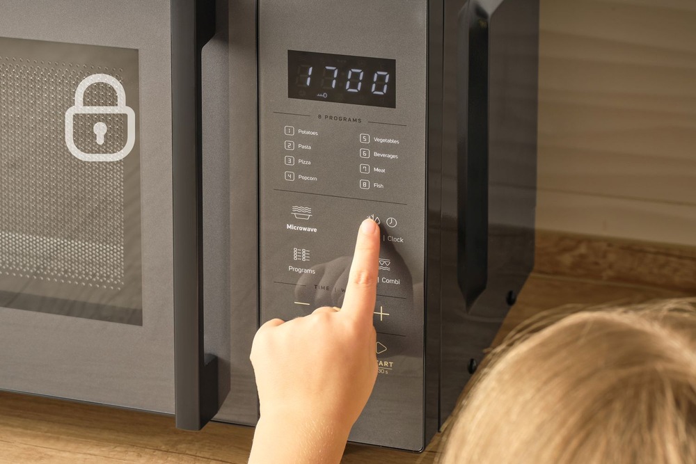 Mikrovlnná rúra Sencor SMW 7123BK čierna Dotykový panel mikrovlnnej rúry Sencor SMW 7123BK s aktivovanou detskou poistkou.