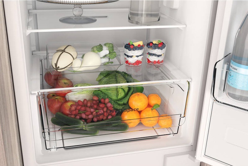 Chladnička s mrazničkou Indesit INC18 T112 biela Chladnička kombinovaná Indesit INC18 T112 NoFrost, vstavaná, zásuvka Fresh Space