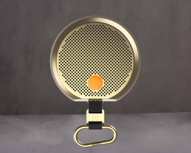 Prenosný reproduktor Mondo Speaker Small s perforovanou mriežkou a karabínou