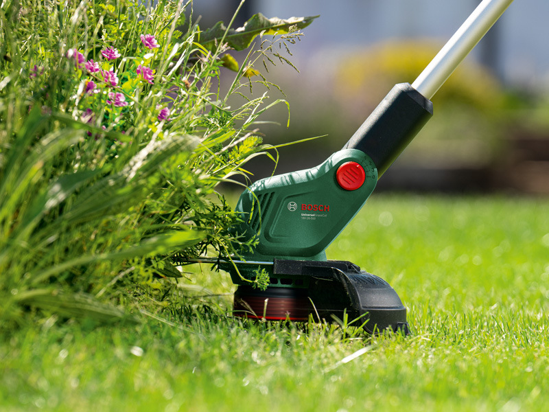 Kosačka strunová Bosch UniversalGrassCut 18V-26-500 (s batériou)