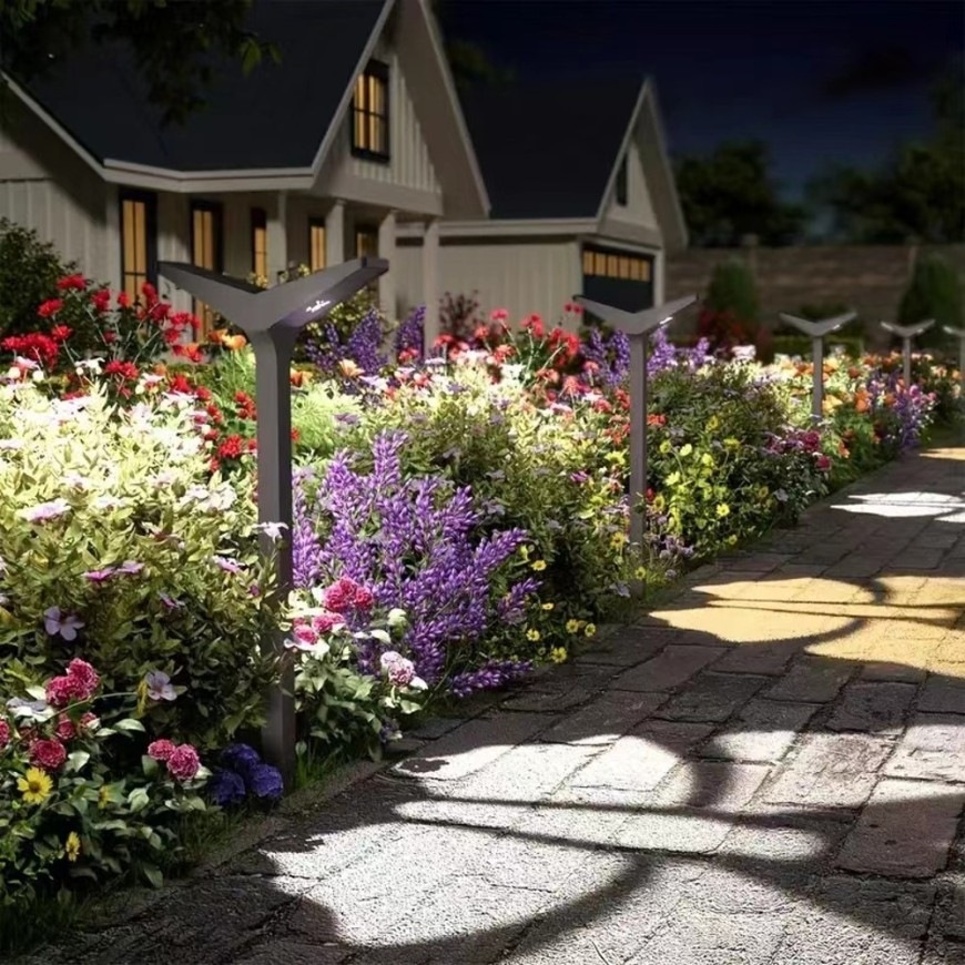 Solárne vonkajšie svietidlo IMMAX SUN BUTTERFLY inštalované pri príjazdovej ceste