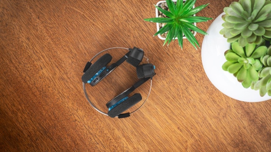 Detail zložených slúchadiel Koss Porta Pro Wireless 2.0″ width=