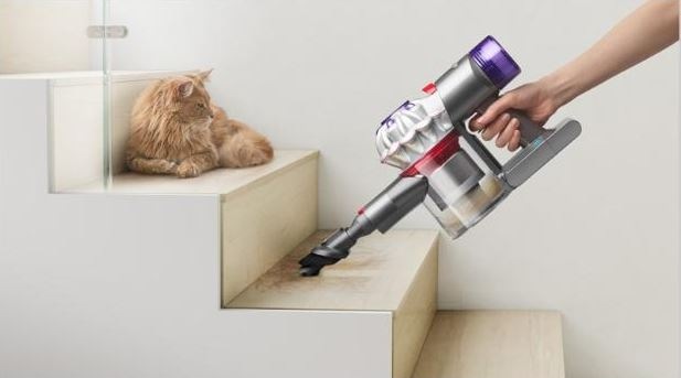 Tyčový vysávač Dyson V7 Advanced strieborný Tyčový vysávač Dyson V7 Advanced strieborný