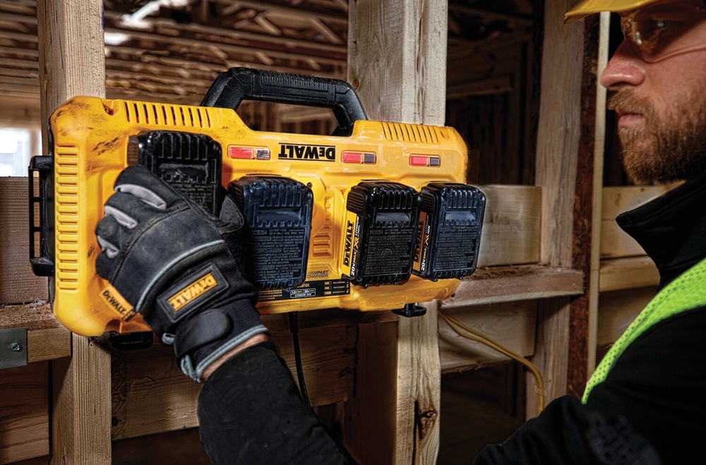 Nabíjačka Dewalt 10,8 V - 54 V XR FLEXVOLT DCB104 Nabíjačka DeWALT