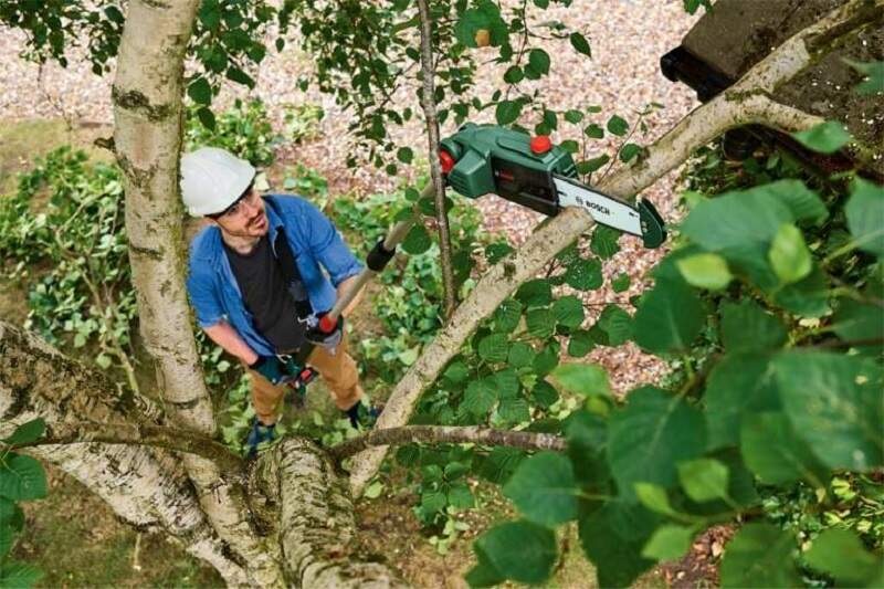 Odvetvovač Bosch UniversalChainPole 18 (s batériou) Odvetvovač Bosch UniversalChainPole 18 (s batériou)