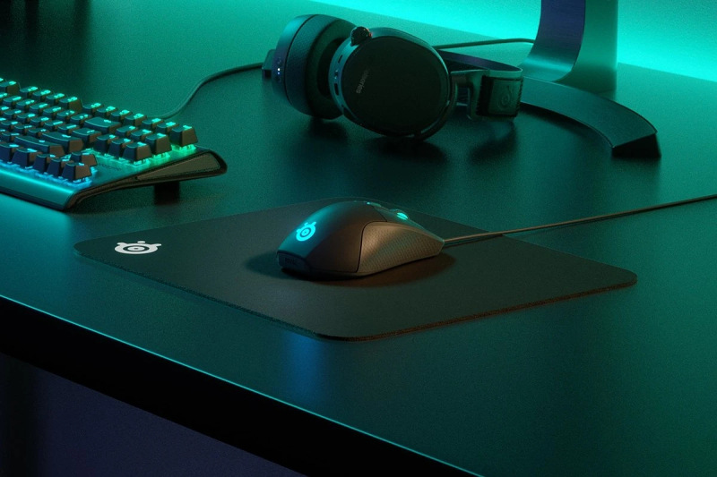 Podložka pod myš SteelSeries QcK Medium 32x27 cm čierna Podložka pod myš SteelSeries QcK Medium 32x27 cm čierna