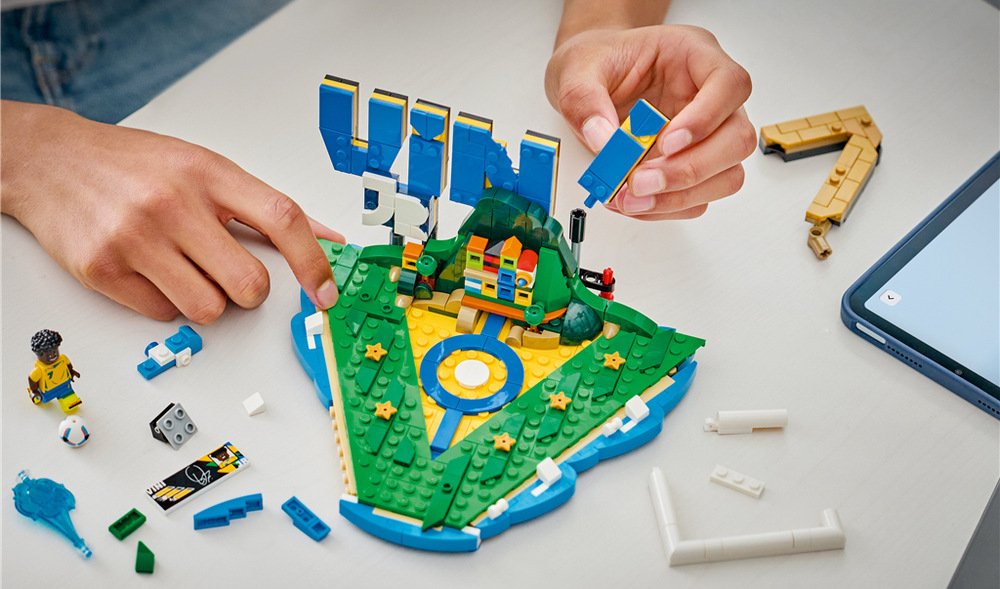 Stavanie z 510 dielikov LEGO ponúka školákom od 10 rokov kreatívny projekt zakončený figúrkou slávneho športovca.