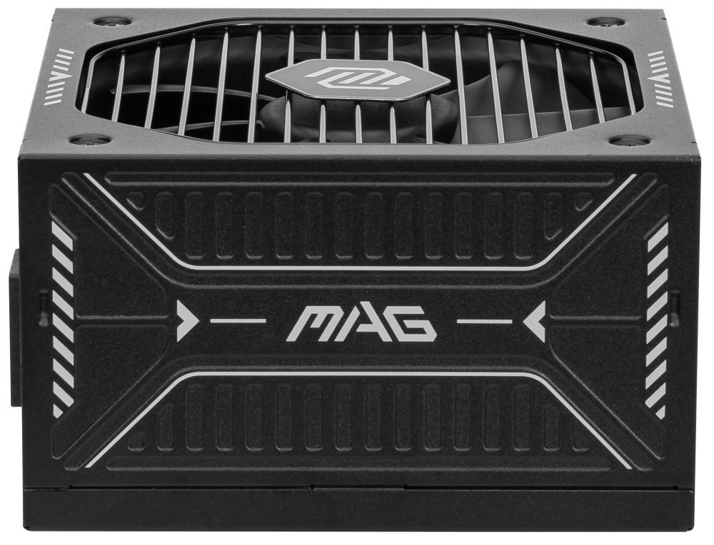 Zdroj MSI MSI MAG A750GLS 750W PCIE5 čierny Na obrázku je čierny počítačový napájací zdroj MSI MAG fotený spredu a mierne zhora. Na bočnej strane je výrazné biele logo MAG s technickými linkami a pruhmi po stranách. Hore je vidieť veľký ventilátor pod ochrannou mriežkou a uprostred mriežky je znak MSI.