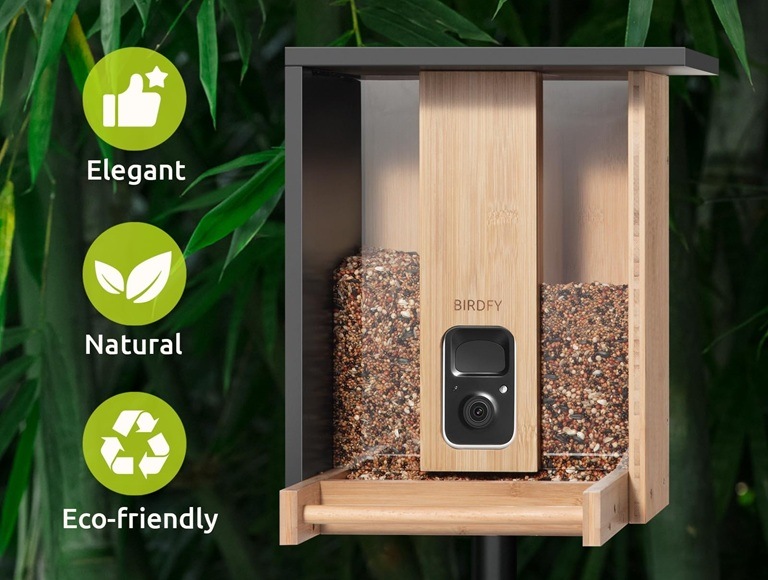Vtáčie krmítko Birdfy Bamboo s kamerou a solárnym panelom (AI predplatné) Detail obrázku kŕmidla.