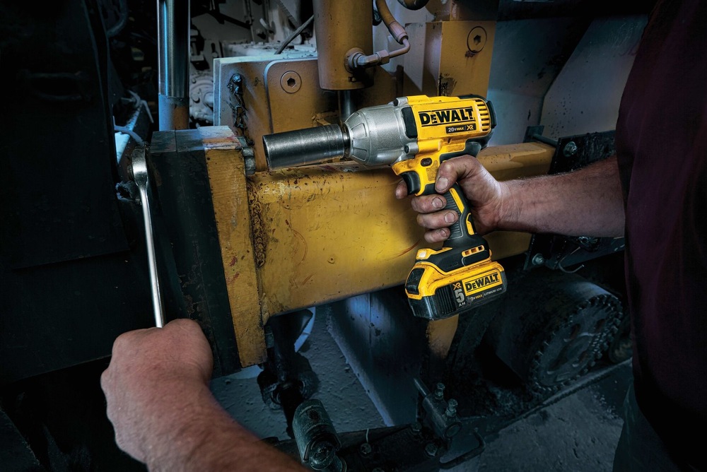 Doťahovák rázový Dewalt DCF899P2 (s baterií)