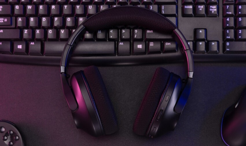 Headset Canyon EGO GH-15 2in1 biely Headset Canyon EGO GH-15 2in1 ležiaci na klávesnici