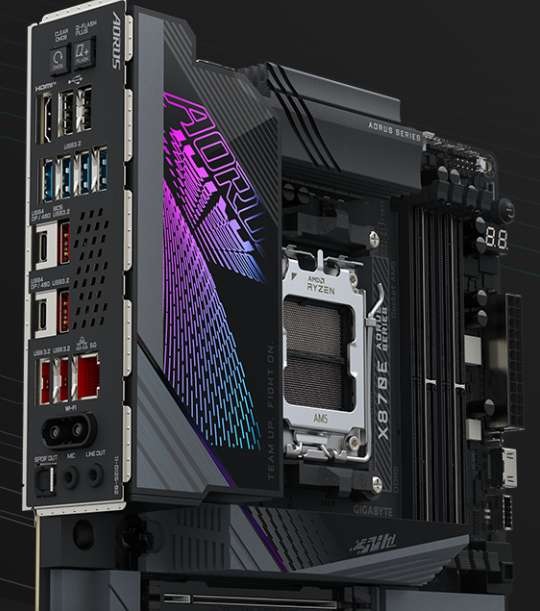Gigabyte X870E AORUS MASTER exceluje aj z pohľadu konektivity