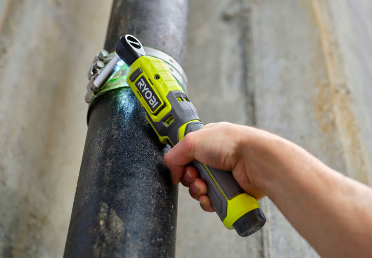 Račňa akumulátorová Ryobi 4V USB Lithium RR14W4-120G (s baterií) Račňa akumulátorová Ryobi 4V USB Lithium RR14W4-120G (s batériou)