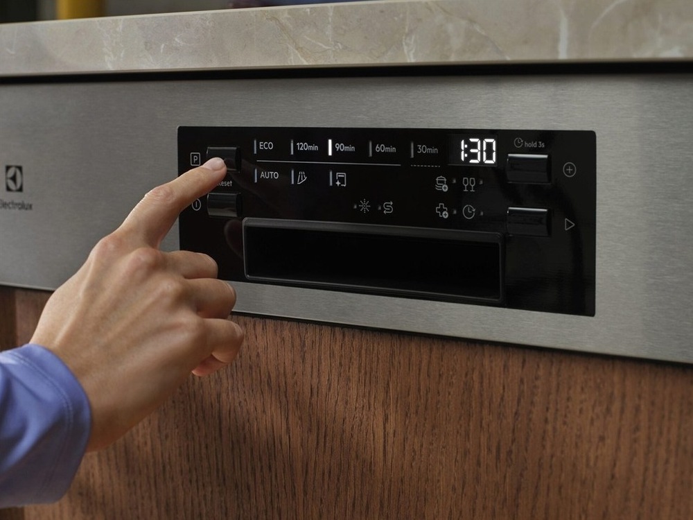 Umývačka riadu Electrolux série 500 E52ID100SX Ovládací panel umývačky Electrolux s funkciou TimeSet.