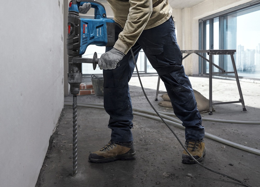 Bezpečnostná spojka, KickBack Control a Vibration Control chránia užívateľov a udržujú plnú kontrolu aj pri zaseknutí nástroja