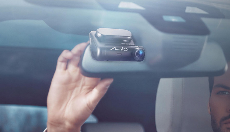 Autokamera Mio MiVue 846 WIFI 60fps GPS (s parkovacím režimom) čierna Autokamera Mio MiVue 846 WIFI 60fps GPS (s parkovacím režimom) čierna