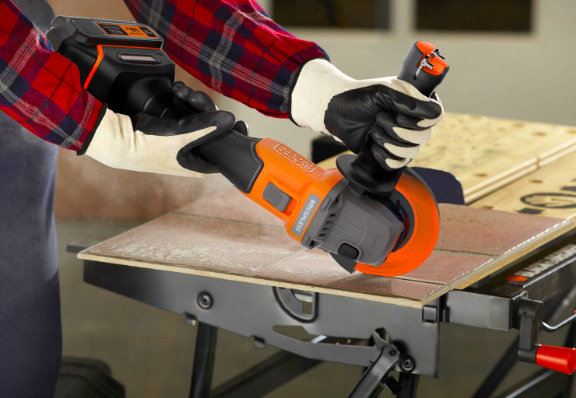 Uhlová brúska akumulátorová Black-Decker BCG6L8F1S-QW (s batériou) Uhlová brúska Black-Decker BCG6L8F1S-QW (s batériou)
