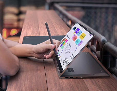 Lenovo ThinkPad X1 2-in-1 Gen 10 má dotykový OLED displej s rozlíšením 2,8K