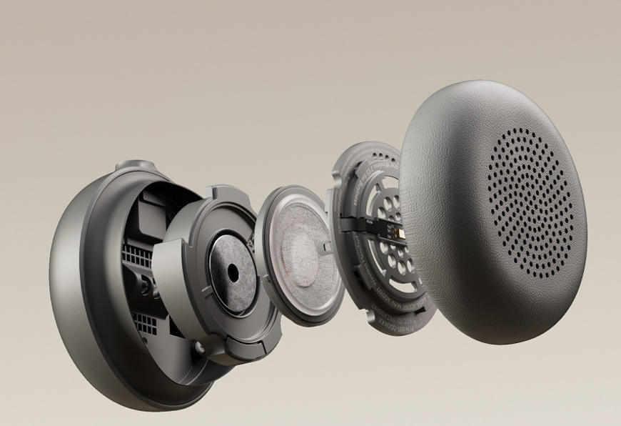 Explodovaný detail náušníka headsetu Logitech Zone Wired 2 zobrazujúci vrstvy polstrovania a akustické prvky pre vyvážený zvuk a pohodlie