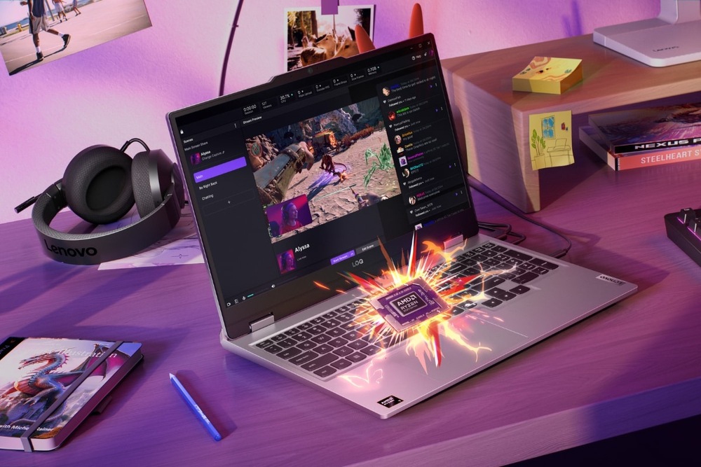 Notebook Lenovo LOQ 15AHP10 + Game Pass predplatné na 3 mesiace sivý Živé pracovné prostredie s notebookom Lenovo zobrazujúcim herný stream. Na obrazovke je herná scéna a chat. Blízko sú slúchadlá, lepiace papieriky a knihy. Energicky žiariaci čip AMD Ryzen naznačuje vysoký výkon.