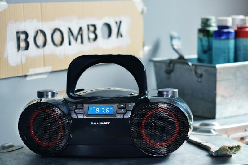 Rádioprijímač s CD Blaupunkt BB30BT čierny Rádioprijímač s CD Blaupunkt BB30BT čierny