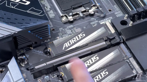 Základná doska GIGABYTE B850M AORUS ELITE WIFI6E čierna GIGABYTE B850 AORUS ELITE má aj PCIe 5.0″ width=