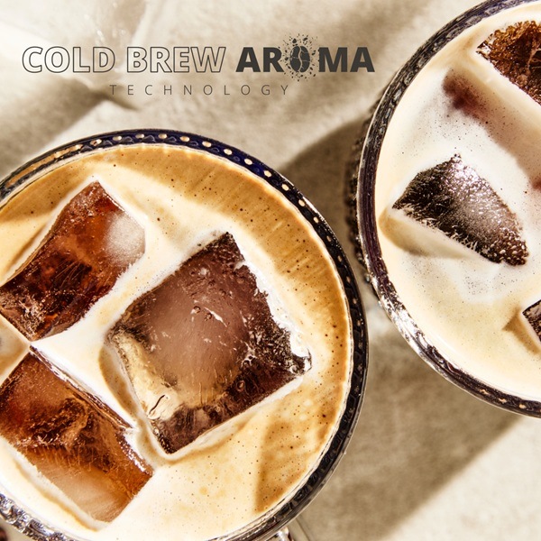 Detailný pohľad do pohárov s ľadovou kávou Cold Brew z kávovaru Krups EA918GE0 Sensation Elite Hot & Cold