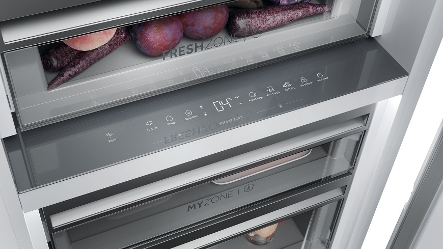 digitálny displej vo vnútri vstavané chladničky haier ID Titanium 6 HMLT7518EW