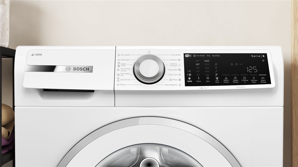 Detailný pohľad na displej práčky Bosch WGJ244A1BY