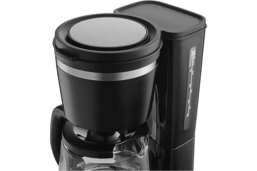 Kávovar Sencor SCE 2710BK Dark Line čierny Prekvapkávací kávovar Sencor SCE 2710BK Dark Line zaujme elegantným čiernym prevedením s kompaktnou konštrukciou, ktorá šetrí miesto na kuchynskej linke. Prehľadný ukazovateľ hladiny vody uľahčuje plnenie nádržky a moderný design skvele zapadne do každej domácnosti. Ideálna voľba pre pohodlnú každodennú prípravu filtrovanej kávy.