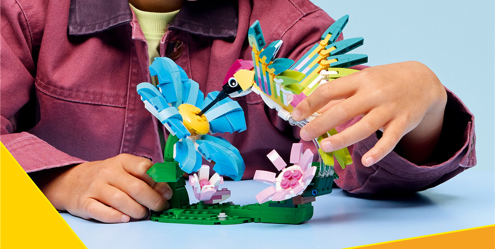 Stavebnica LEGO® Creator 3 v 1 31384 Divoká zvířata: Barevný kolibřík Stavebnica z 312 kociek poteší deti od ôsmich rokov a vďaka trom modelom ponúkne opakovanú zábavu.