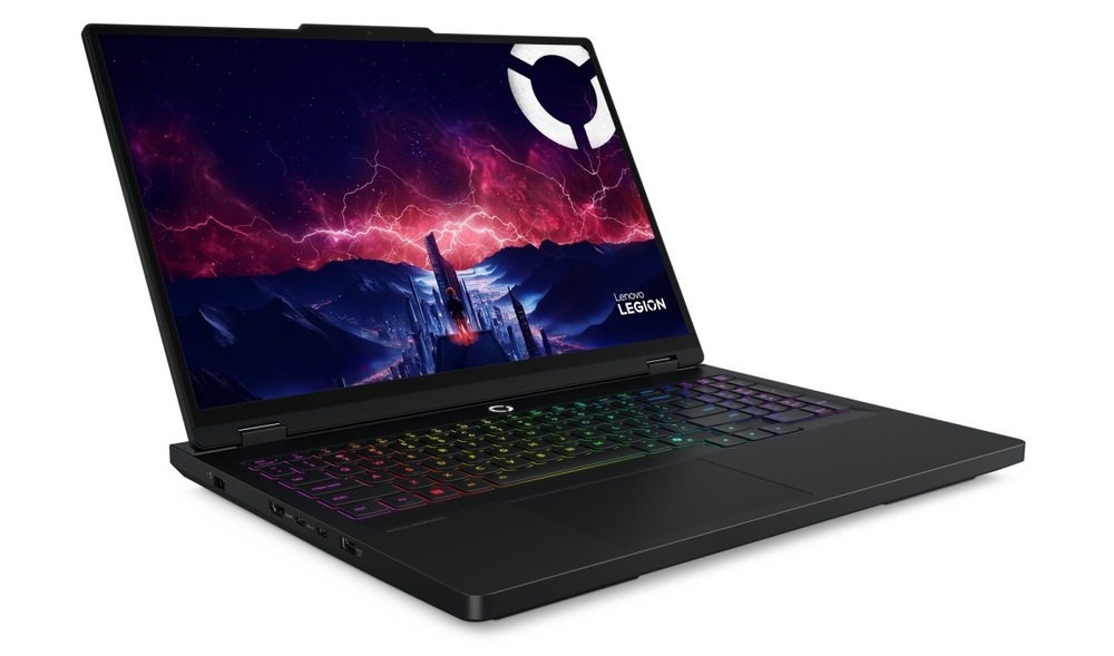 Notebook Lenovo Legion Pro 5 16AFR10 čierny Notebook Lenovo Legion Pro 5 16AFR10 otvorený, zapnutý