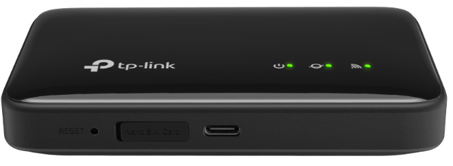 Router TP-Link M7005 4G LTE čierny Detail spodnej časti mobilného Wi-Fi routera TP-Link M7005 s prístupom k SIM karte