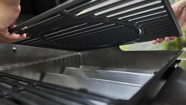 Gril záhradný plynový Weber Genesis E-335W Black čierny Gril záhradný plynový Weber Genesis E-335W Black čierny