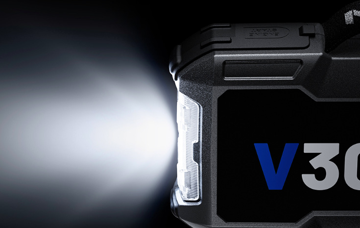 Detail vstavaného LED svetla štartovacieho boxu TOPDON Jump Starter V3000