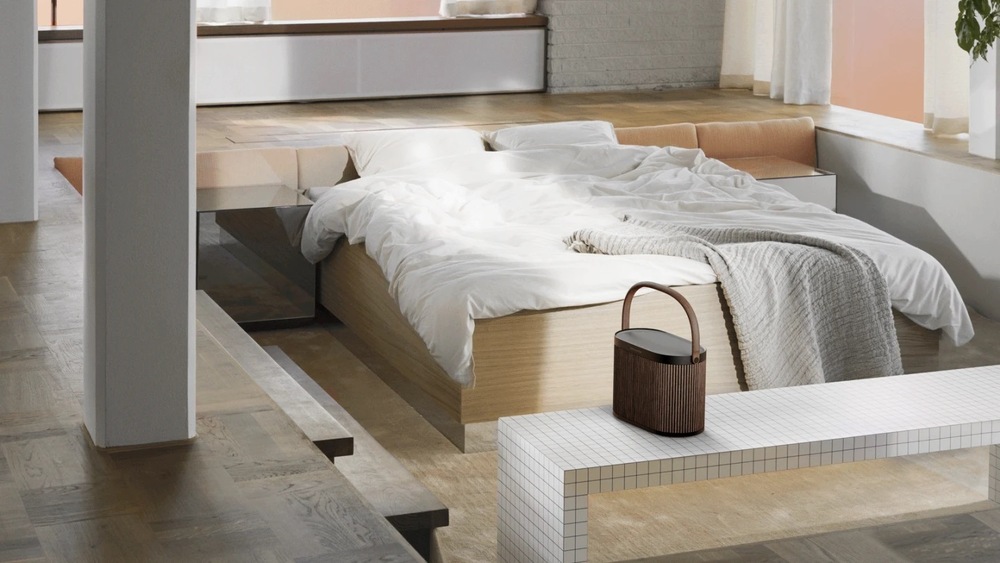 Prenosný reproduktor Bang & Olufsen BeoSound A5 strieborný/béžový Prenosný reproduktor Bang & Olufsen BeoSound A5 strieborný/béžový