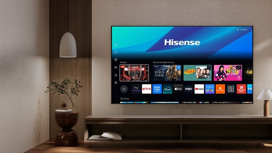 Na obrázku je televízia Hisense 116UXQ s náhľadom, ako vyzerá operačný systém VIDAA Smart OS