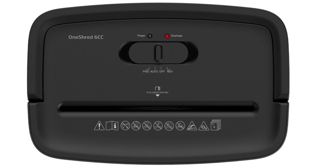 Skartovač HP OneShred 6CC umožňuje skartovať aj kreditné karty a dokumenty so sponkou