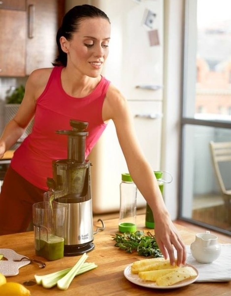 Odšťavovač RUSSELL HOBBS 25170-56 Slow Juicer čierny/nerez RUSSELL HOBBS 25170-56 Slow Juicer, čierna/nerezová