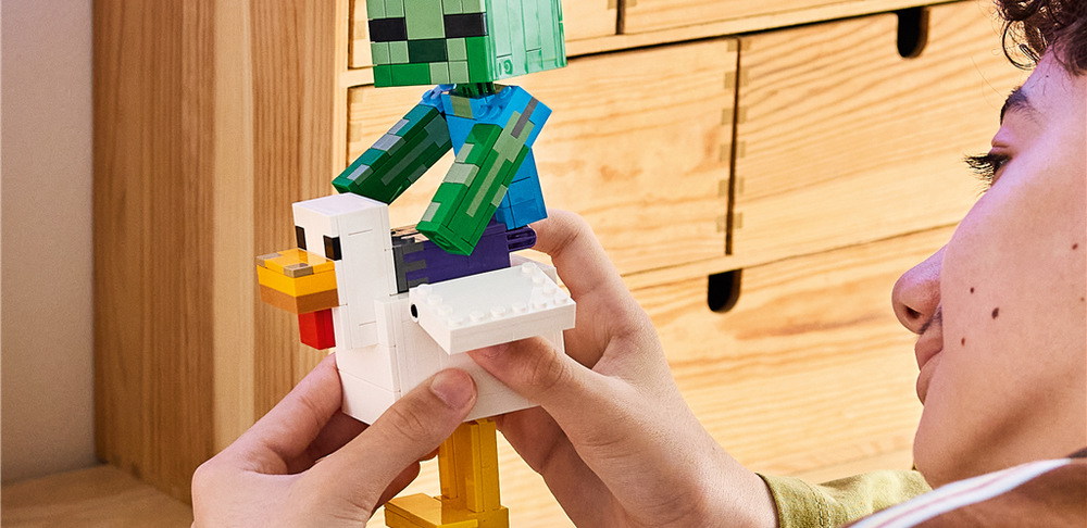Hotový model LEGO meria cez 20 cm a vďaka dynamickému prevedeniu sa hodí aj ako výrazná dekorácia.