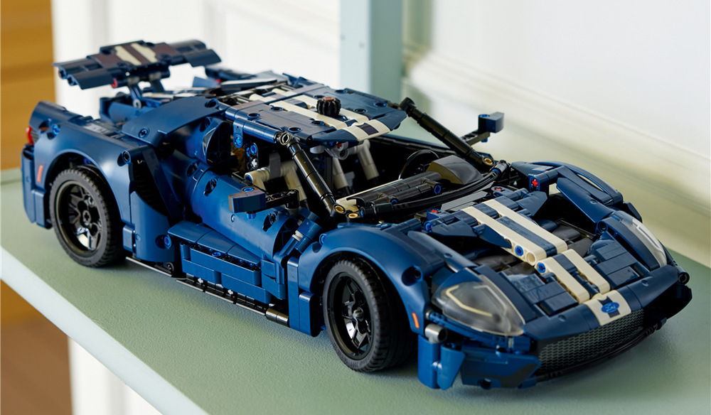 Stavebnica LEGO® Technic 42154 2022 Ford GT Aplikácia LEGO Builder uľahčí stavanie a hotový Ford GT sa stane štýlovou dekoráciou alebo súčasťou zbierky.